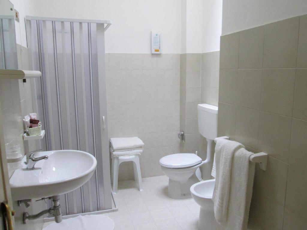 Hotel Autostello Кастеллана-Гротте Номер фото